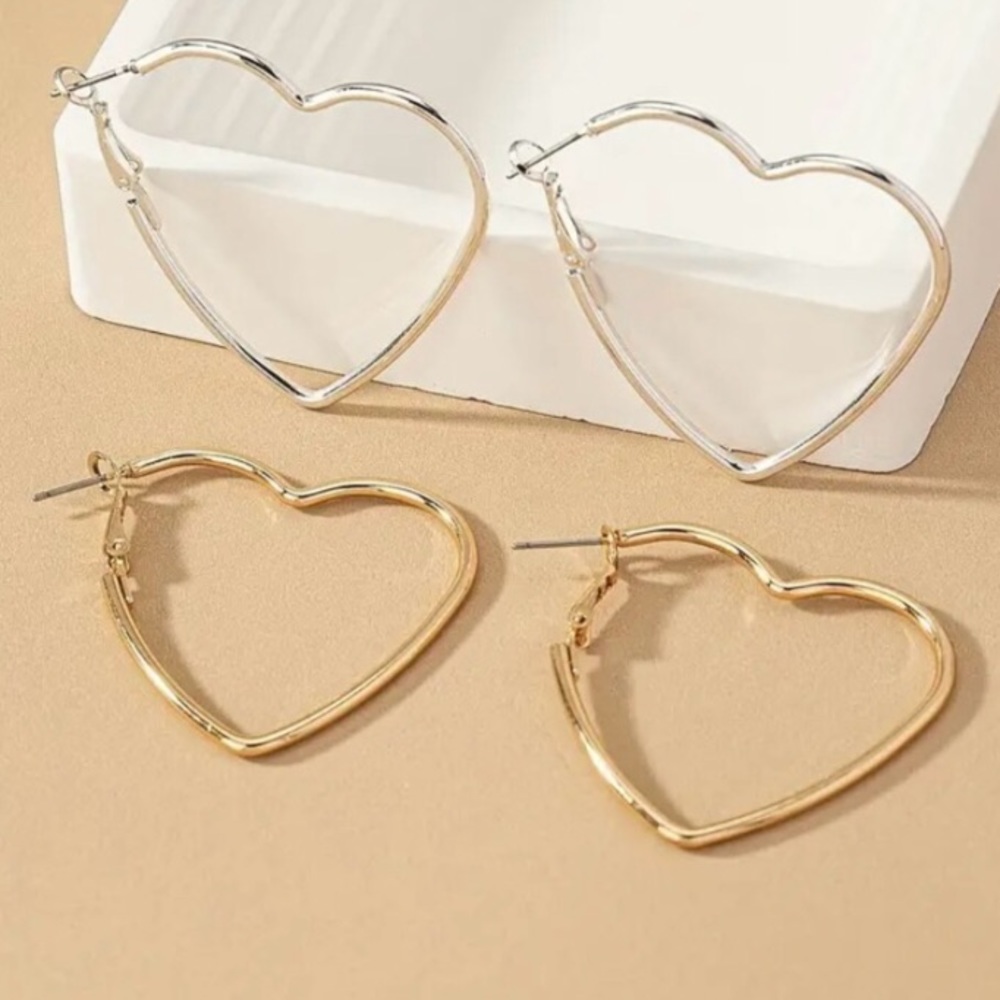 ⚜️𝟯𝟬%𝗢𝗙𝗙 𝗯𝘂𝗻𝗱𝗹𝗲𝘀 𝟯+⚜️ NEW Large Heart Hoop Earrings - Picture 4 of 15